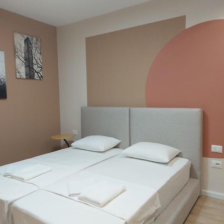 Center Cozy Nest Hotel Тирана Екстериор снимка