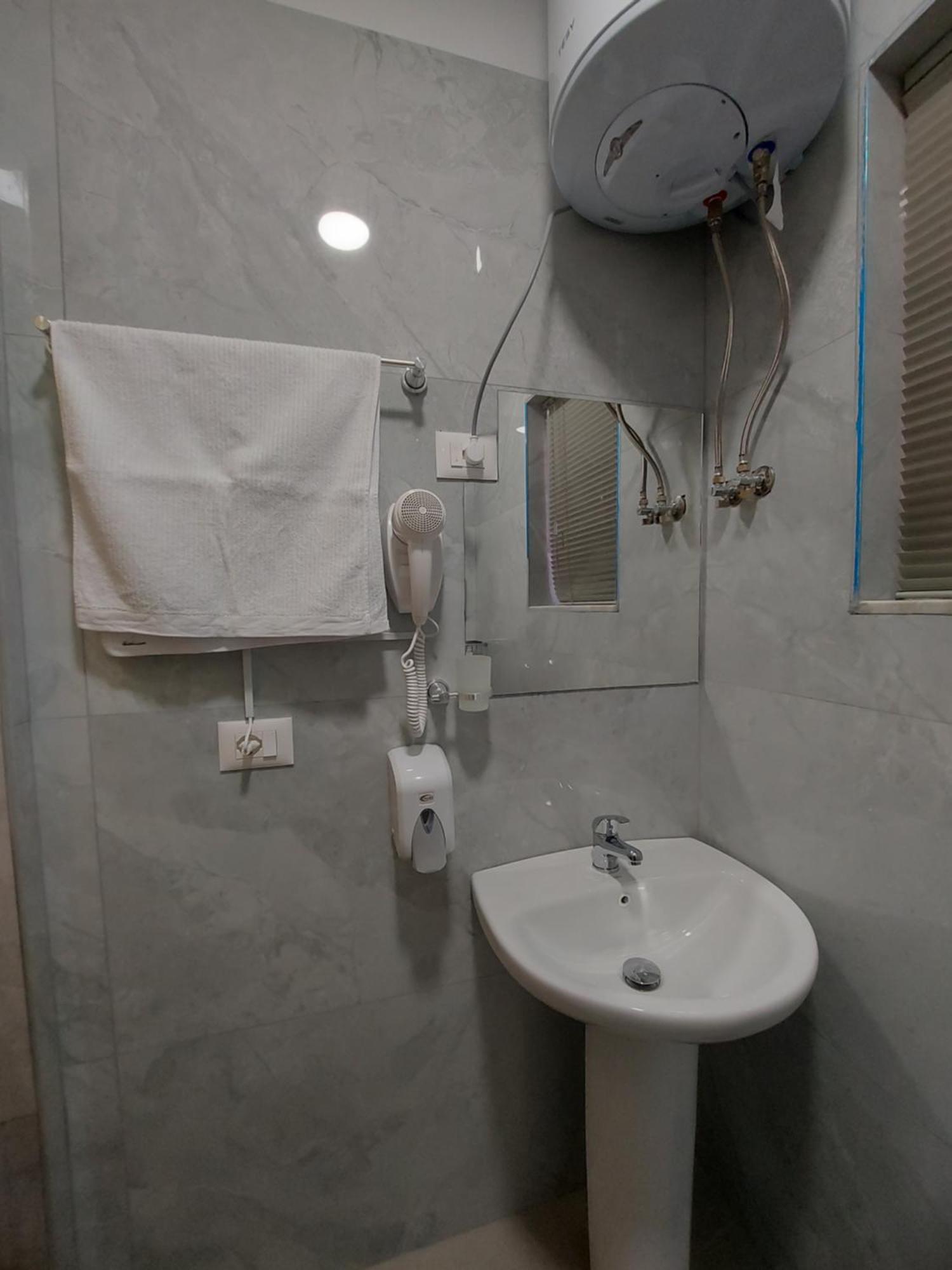 Center Cozy Nest Hotel Тирана Екстериор снимка