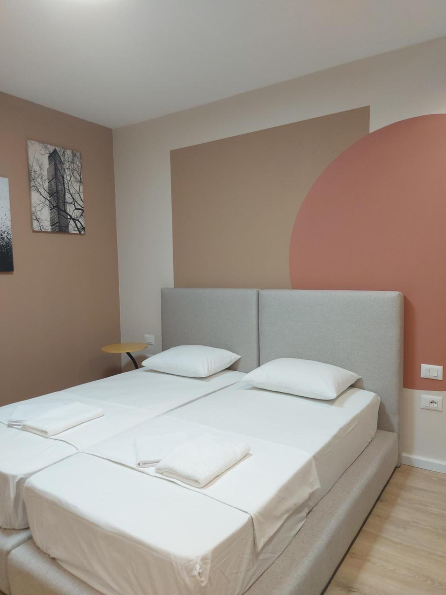 Center Cozy Nest Hotel Тирана Екстериор снимка