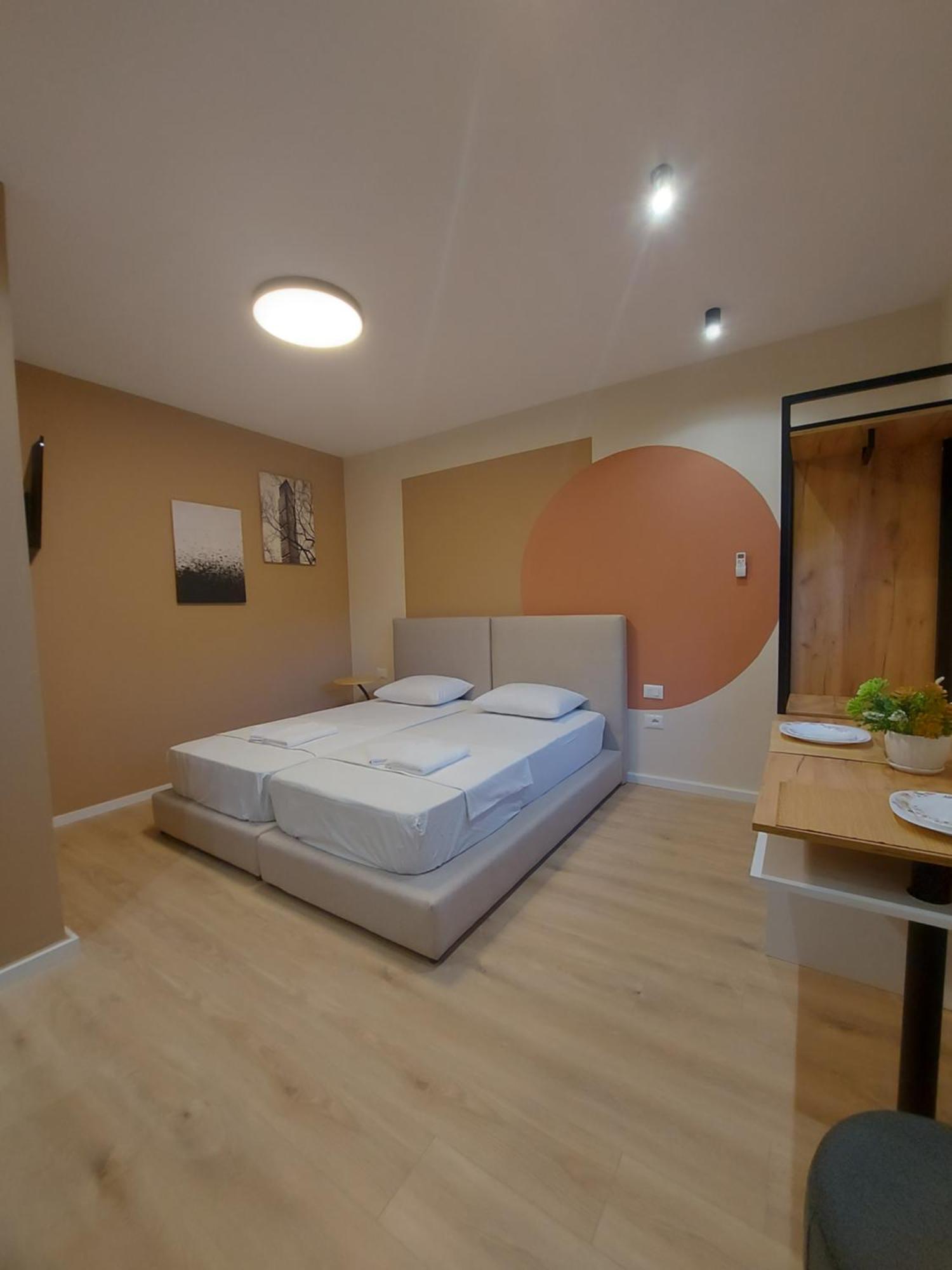 Center Cozy Nest Hotel Тирана Екстериор снимка
