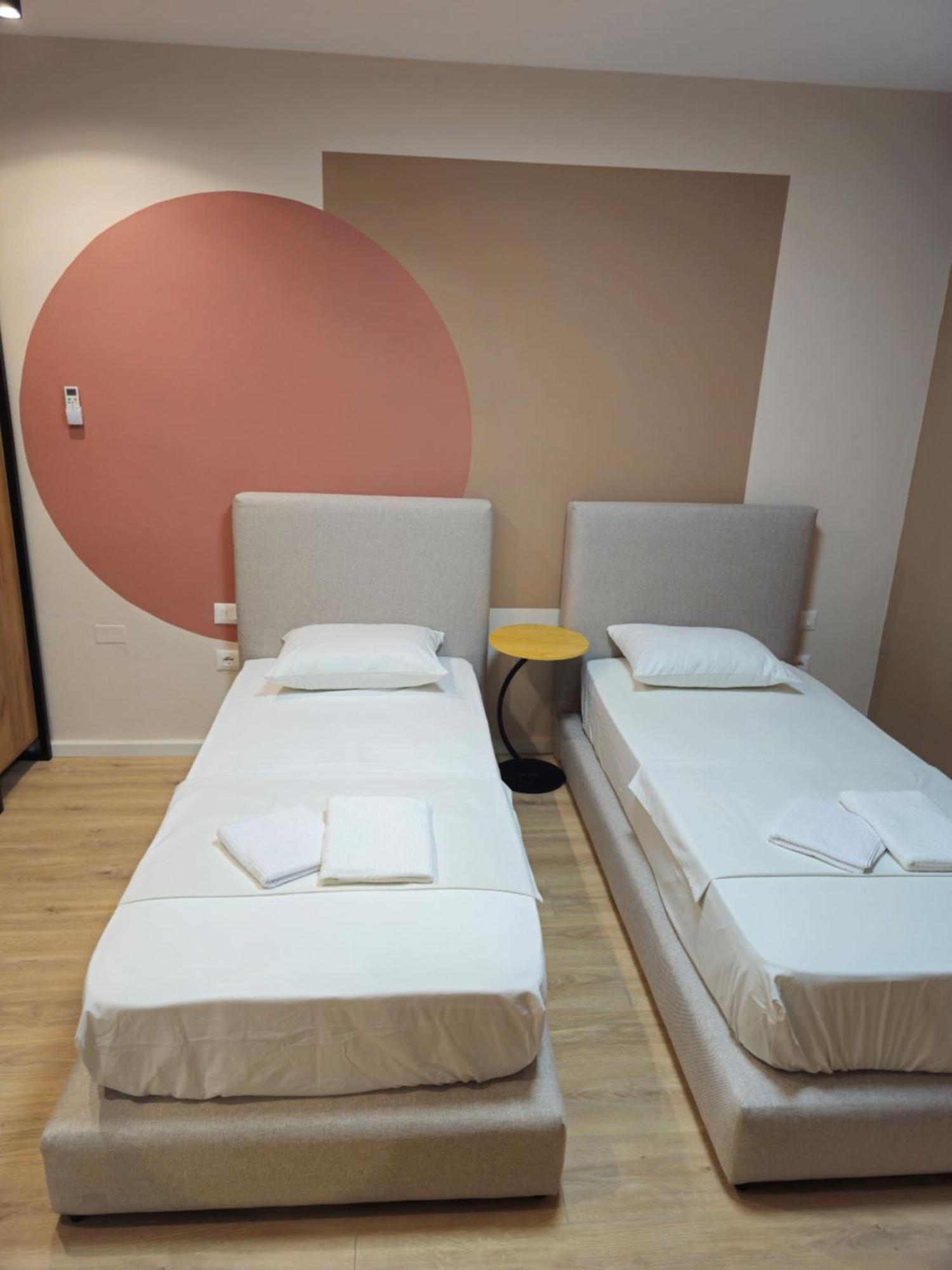 Center Cozy Nest Hotel Тирана Екстериор снимка