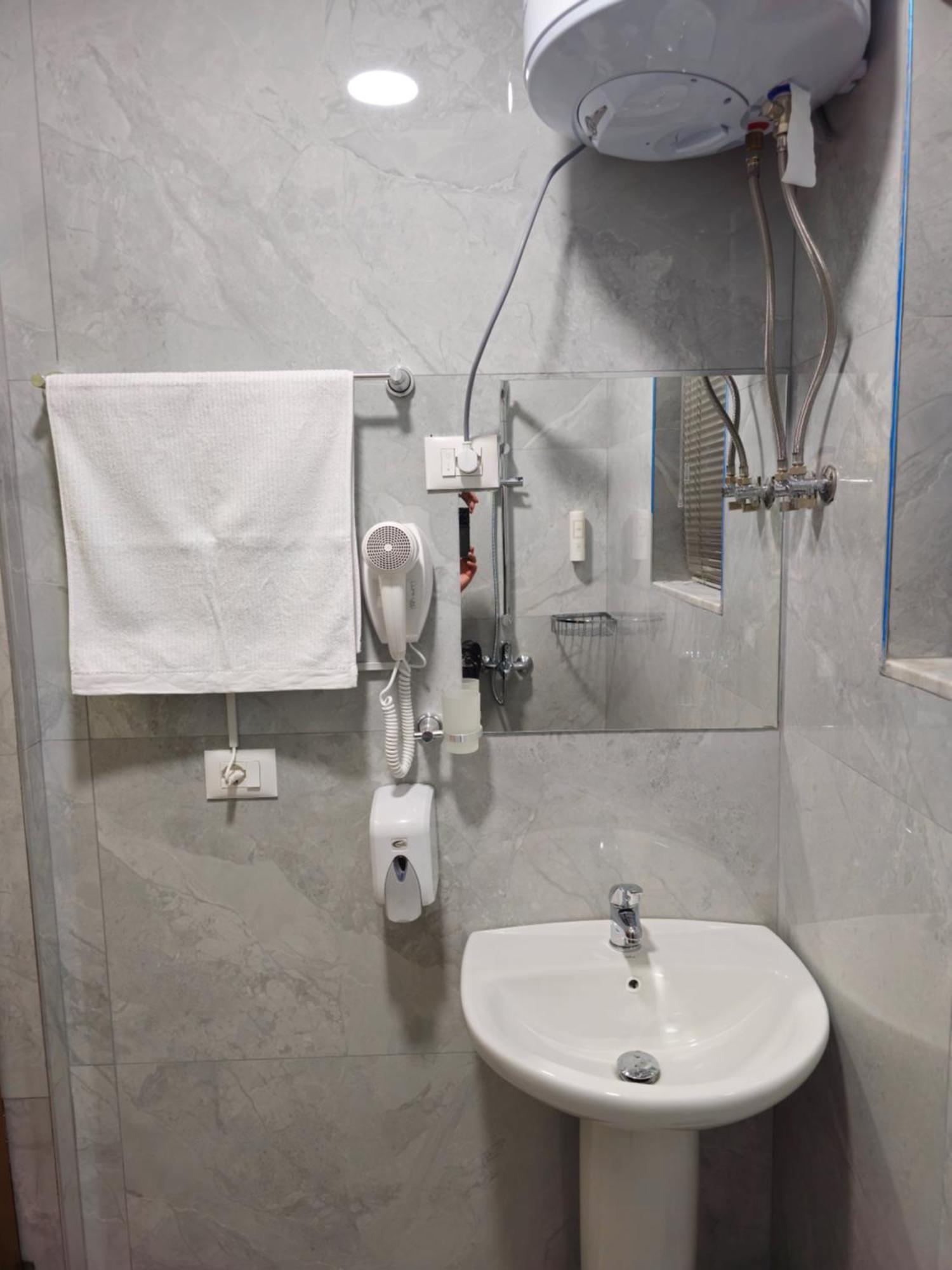 Center Cozy Nest Hotel Тирана Екстериор снимка