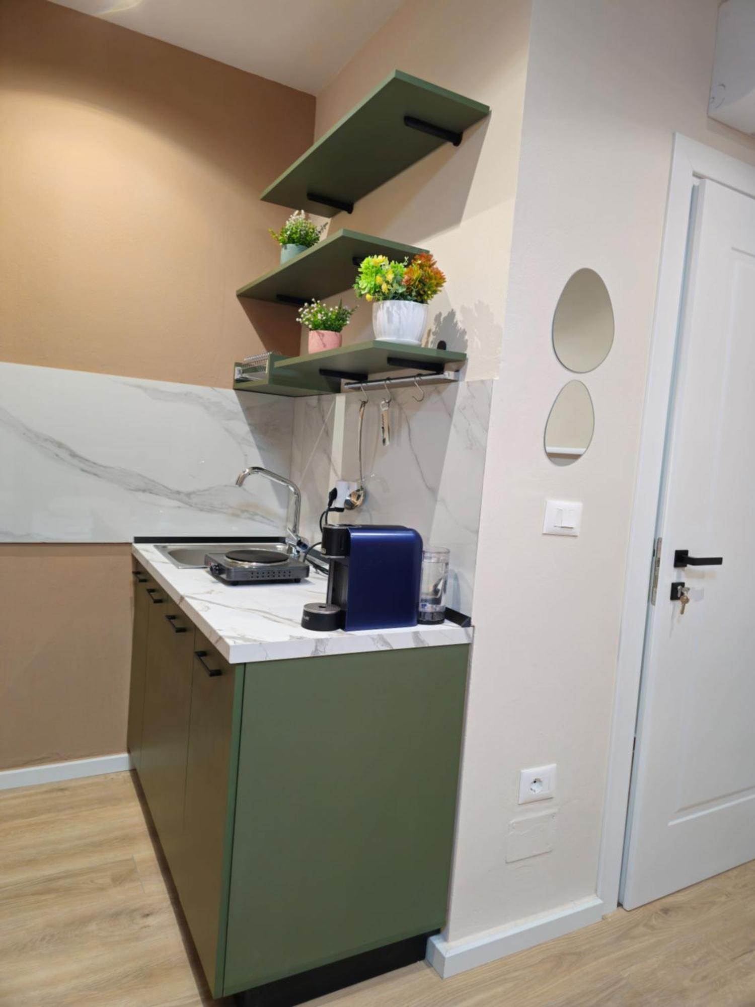 Center Cozy Nest Hotel Тирана Екстериор снимка